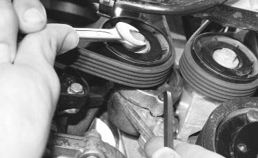 Ремонт Renault Logan : Замена ремней привода вспомогательных агрегатов