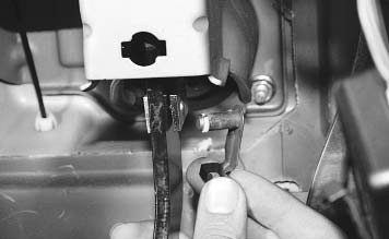 Снятие вакуумного усилителя тормозов Renault Logan 2007, инструкция онлайн