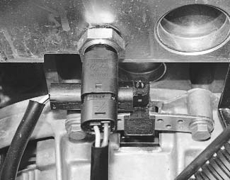 Замена датчика давления масла двигателя Рено Логан Сандеро (Renault Sandero Logan): пошаговая инструкция
