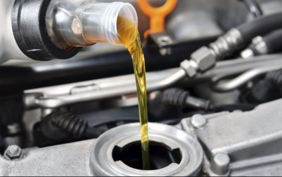 Моторное масло: сколько заливать в двигатель?