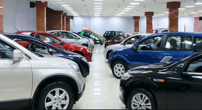 Цены на автомобили в России изменили 26 компаний