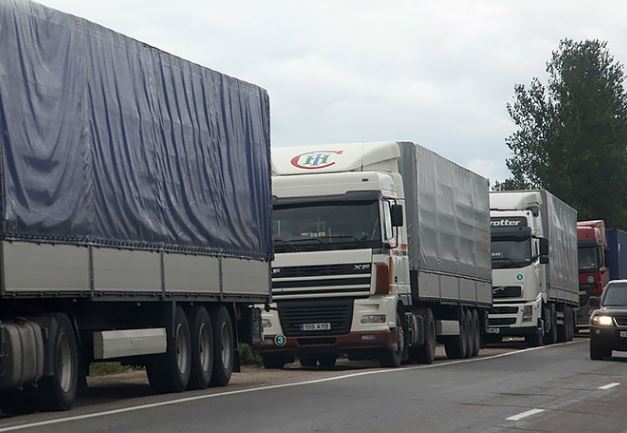 В России грузовикам запретили ездить в жару по трассам