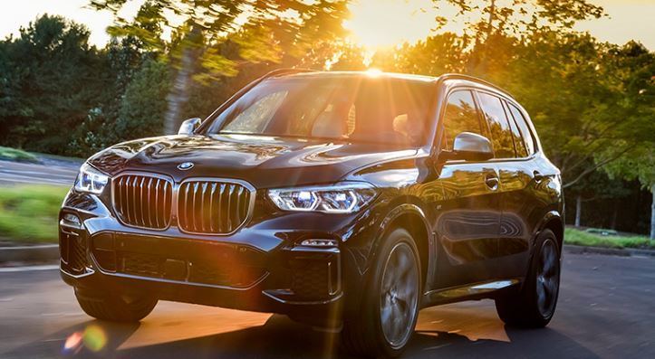 BMW стала лидером продаж в премиальном сегменте