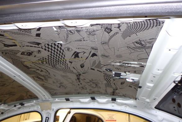 Как выполнить шумоизоляцию потолка и пола авто?