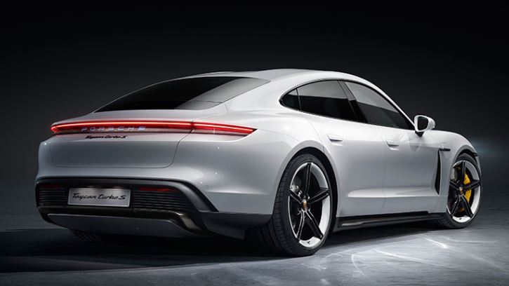 Porsche представила самую мощную версию электрокара