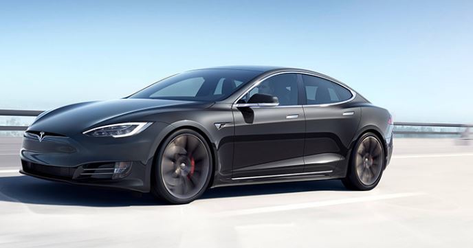 Мощная версия Tesla Model S будет конкурировать с Porsche Taycan