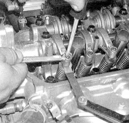  Проверка и регулировка зазоров клапанов (каждые 24 000 км пробега или раз в 12 месяцев) Honda Civic