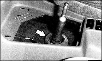  Снятие и установка рычага переключения передач BMW 5 (E39)